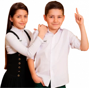 Счастливая девочка читает
